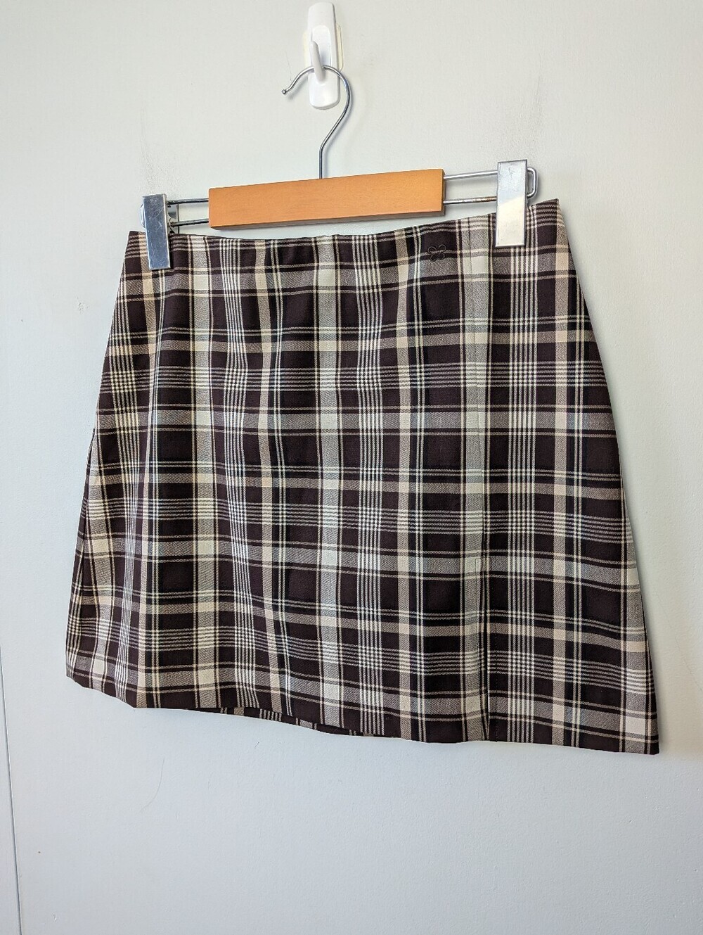 ARITZIA SUNDAY BEST Mini Plaid Skirt Size 4 Back Zipper Front Slit Brown Cream